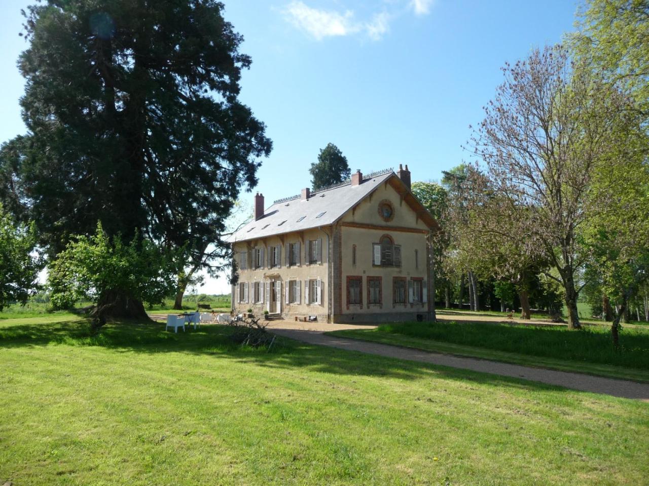 Domaine De Savigny Panzió Saint-Saulge Kültér fotó